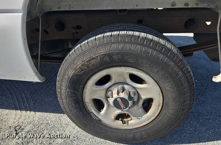 image for item DU2640 2002 GMC Sierra 1500 pickup truck