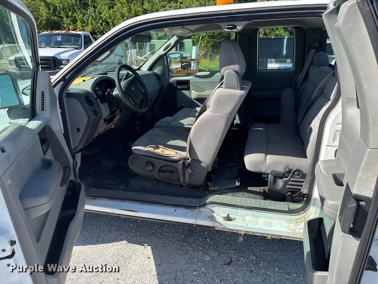 image for item DU2641 2005 Ford F150 Super Duty XL Ext. Cab pickup truck