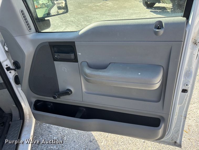 image for item DU2641 2005 Ford F150 Super Duty XL Ext. Cab pickup truck