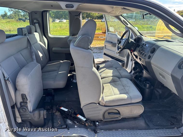 image for item DU2641 2005 Ford F150 Super Duty XL Ext. Cab pickup truck