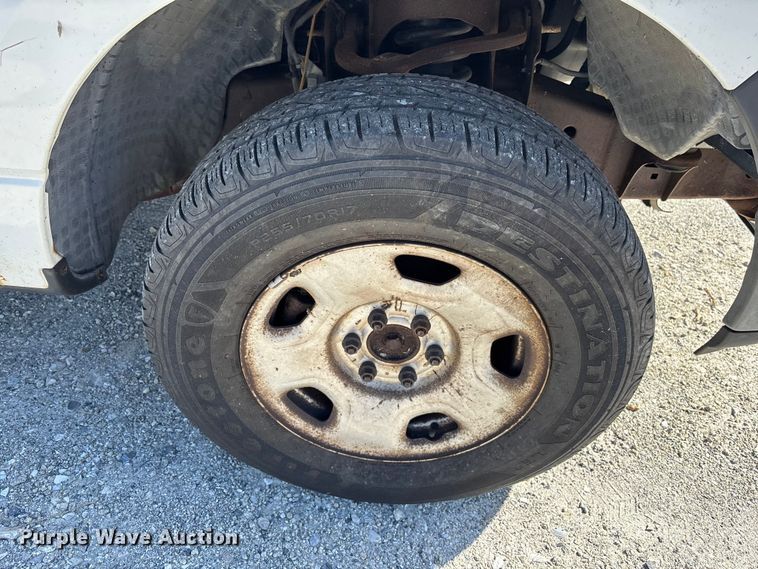 image for item DU2641 2005 Ford F150 Super Duty XL Ext. Cab pickup truck