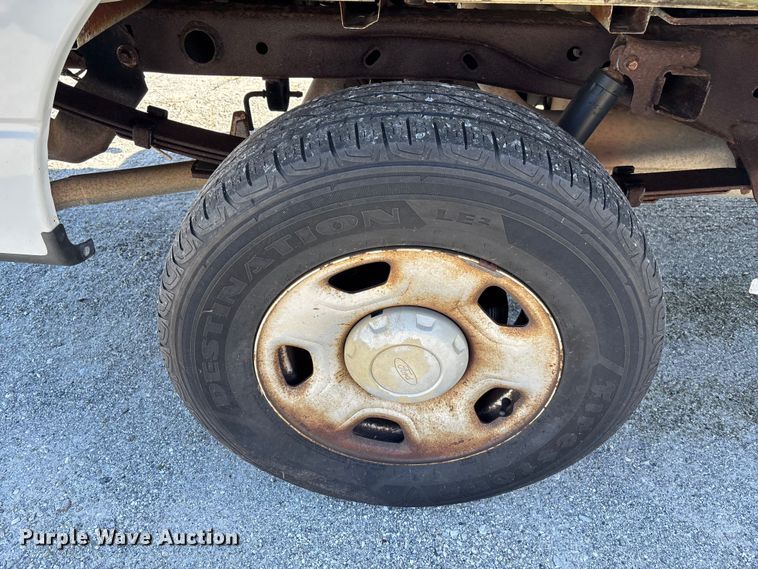 image for item DU2641 2005 Ford F150 Super Duty XL Ext. Cab pickup truck