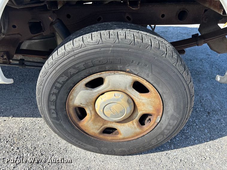 image for item DU2641 2005 Ford F150 Super Duty XL Ext. Cab pickup truck