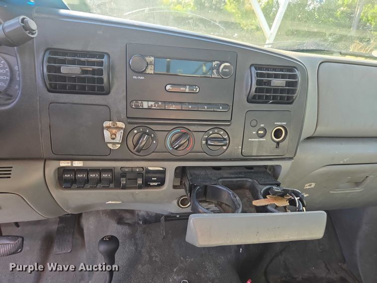 image for item DU2642 2006 Ford F450 Super Duty XL utility / service truck