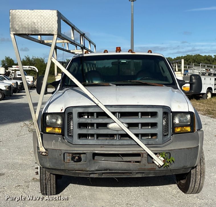 image for item DU2647 2006 Ford F450 utility bed pickup truck