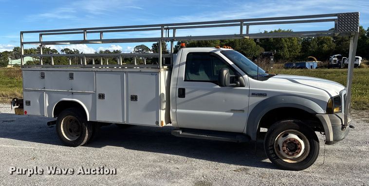 image for item DU2647 2006 Ford F450 utility bed pickup truck