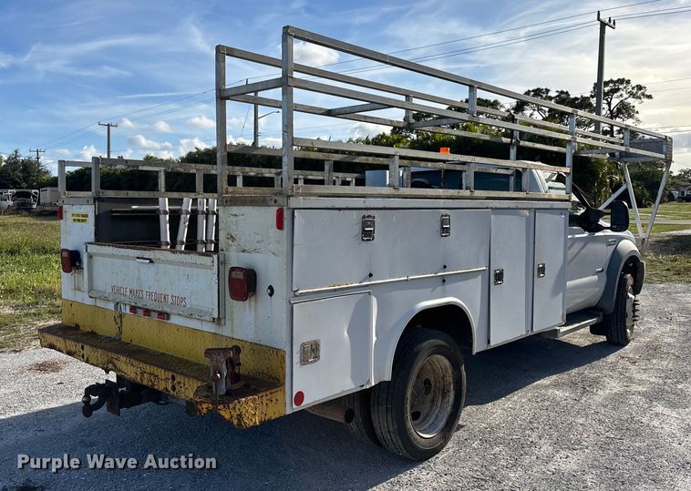 image for item DU2647 2006 Ford F450 utility bed pickup truck