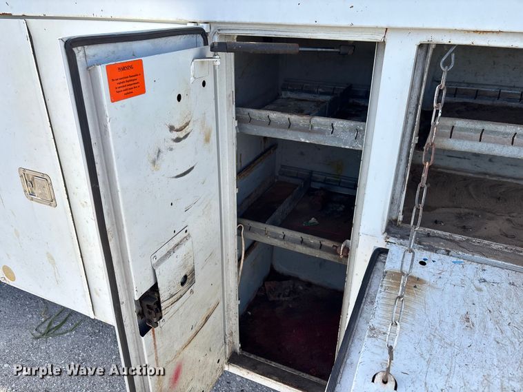 image for item DU2647 2006 Ford F450 utility bed pickup truck