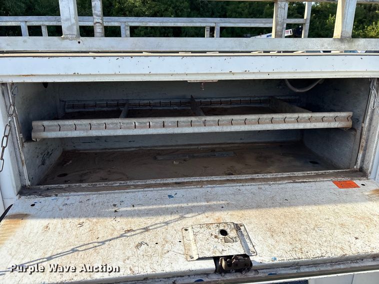 image for item DU2647 2006 Ford F450 utility bed pickup truck