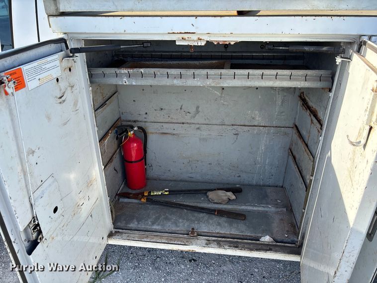 image for item DU2647 2006 Ford F450 utility bed pickup truck