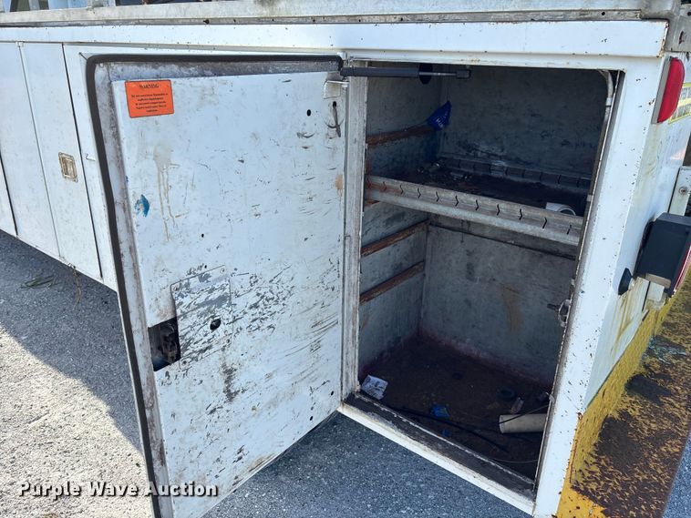 image for item DU2647 2006 Ford F450 utility bed pickup truck