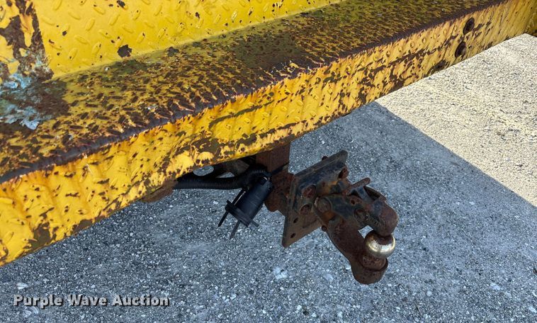 image for item DU2647 2006 Ford F450 utility bed pickup truck