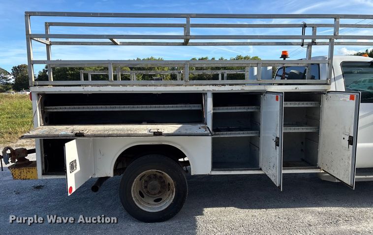 image for item DU2647 2006 Ford F450 utility bed pickup truck