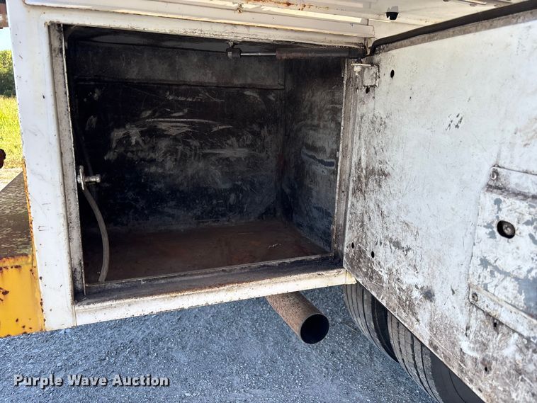 image for item DU2647 2006 Ford F450 utility bed pickup truck