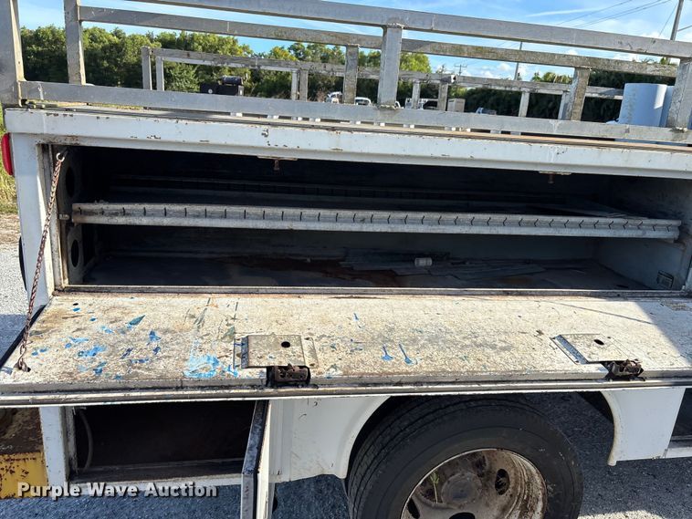 image for item DU2647 2006 Ford F450 utility bed pickup truck