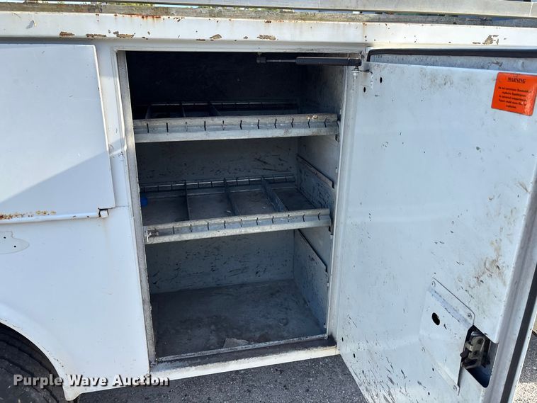 image for item DU2647 2006 Ford F450 utility bed pickup truck