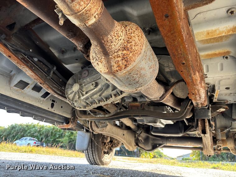 image for item DU2647 2006 Ford F450 utility bed pickup truck