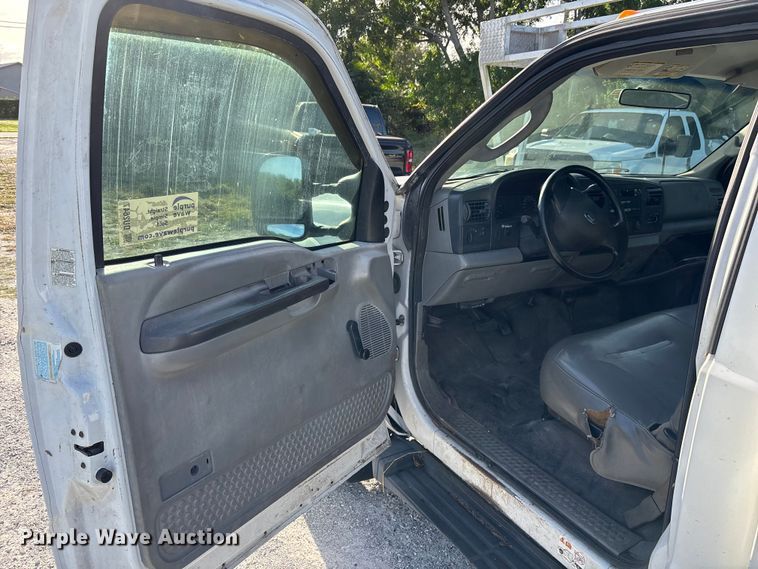 image for item DU2647 2006 Ford F450 utility bed pickup truck