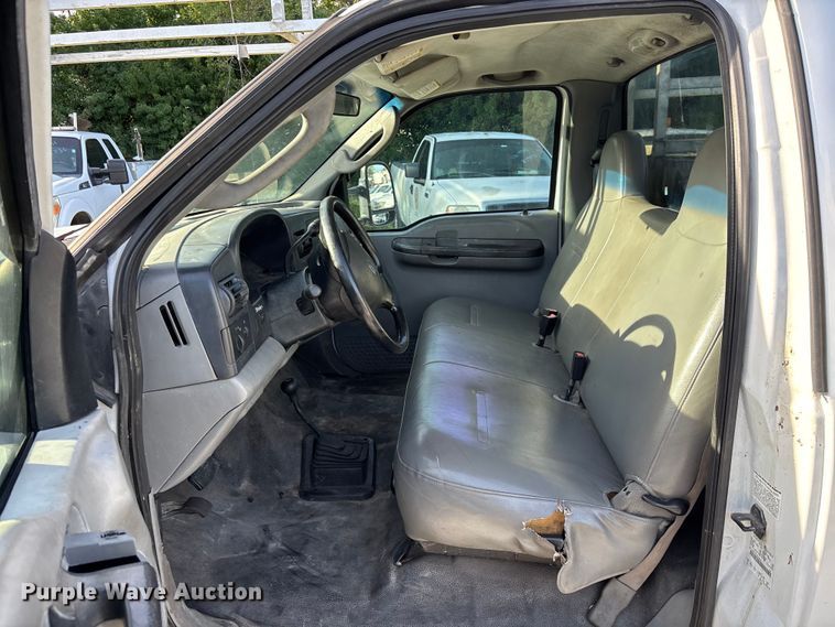 image for item DU2647 2006 Ford F450 utility bed pickup truck