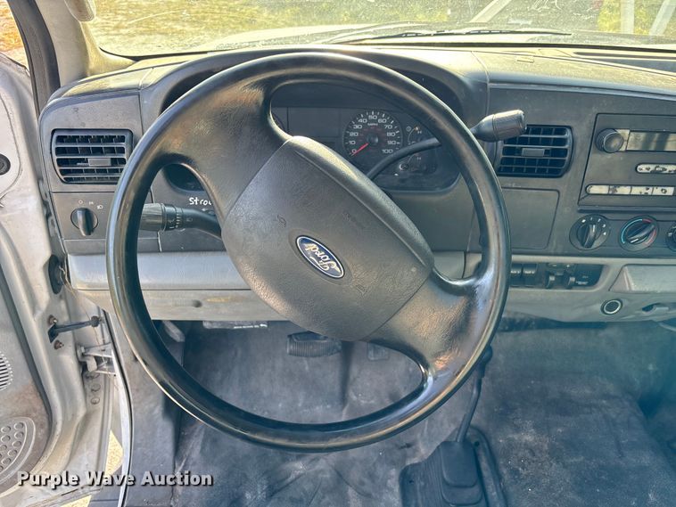 image for item DU2647 2006 Ford F450 utility bed pickup truck