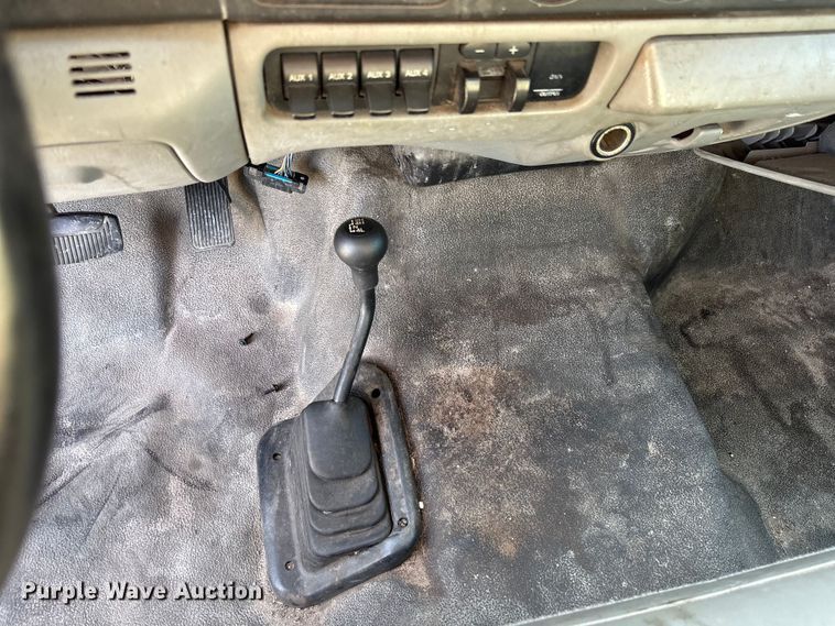 image for item DU2647 2006 Ford F450 utility bed pickup truck