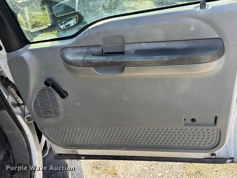 image for item DU2647 2006 Ford F450 utility bed pickup truck