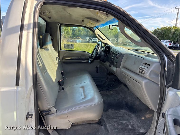 image for item DU2647 2006 Ford F450 utility bed pickup truck