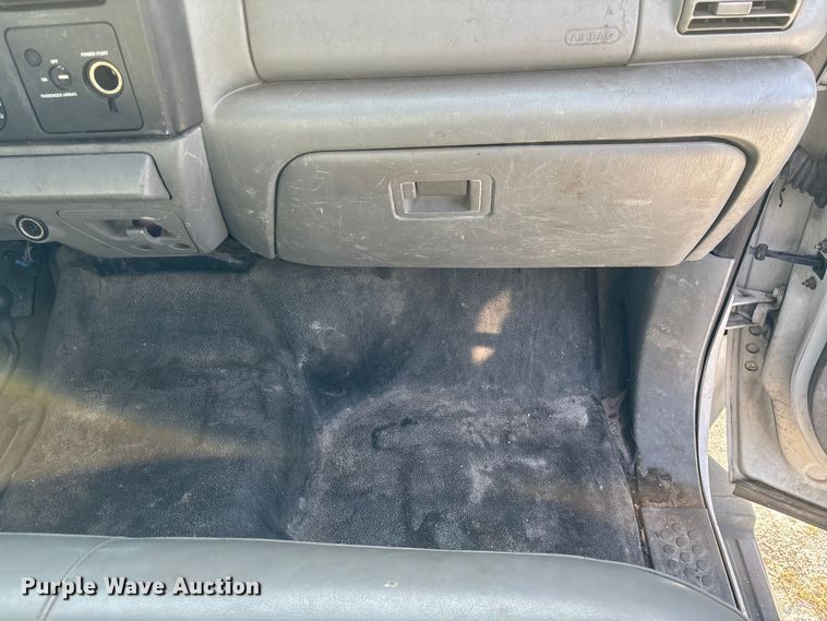 image for item DU2647 2006 Ford F450 utility bed pickup truck