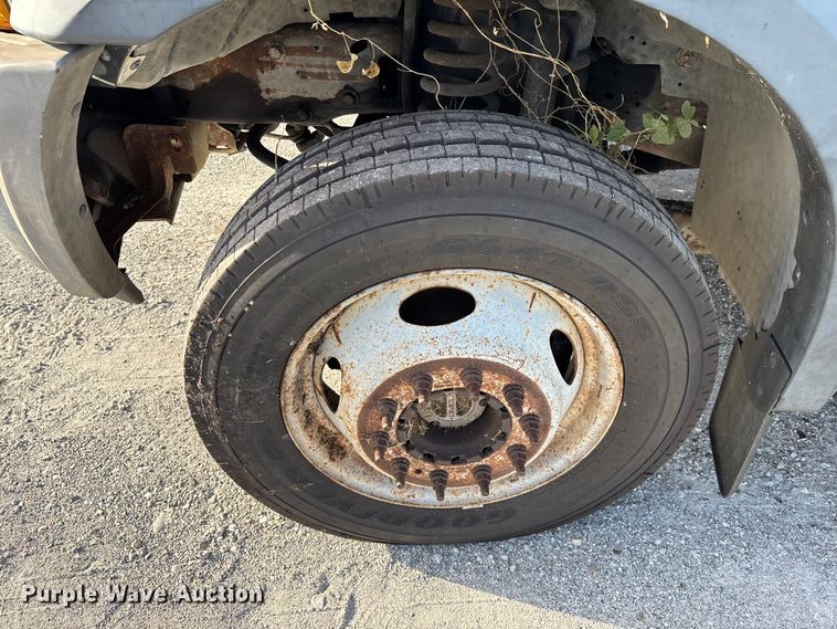 image for item DU2647 2006 Ford F450 utility bed pickup truck