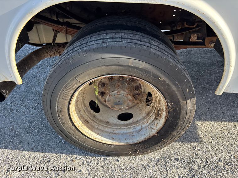 image for item DU2647 2006 Ford F450 utility bed pickup truck