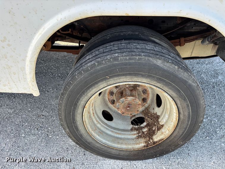 image for item DU2647 2006 Ford F450 utility bed pickup truck