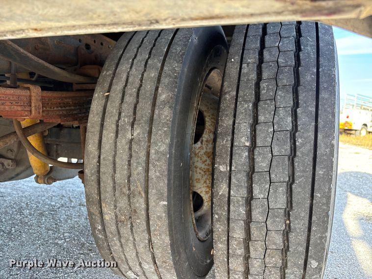 image for item DU2647 2006 Ford F450 utility bed pickup truck