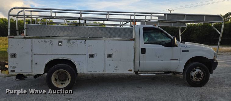 image for item DU2652 2003 Ford F450 Super Duty utility bed pickup truck