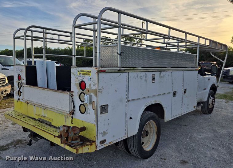 image for item DU2652 2003 Ford F450 Super Duty utility bed pickup truck