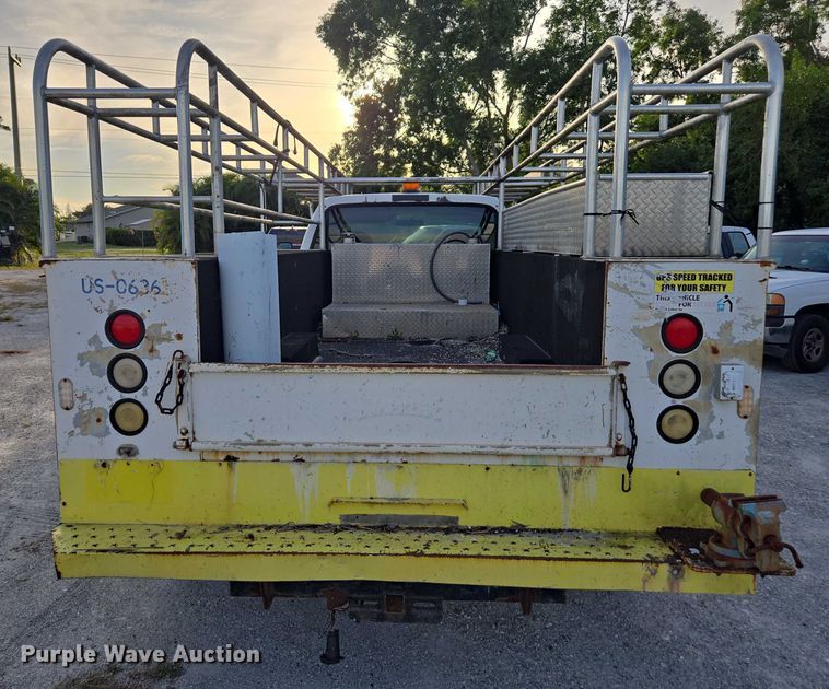 image for item DU2652 2003 Ford F450 Super Duty utility bed pickup truck