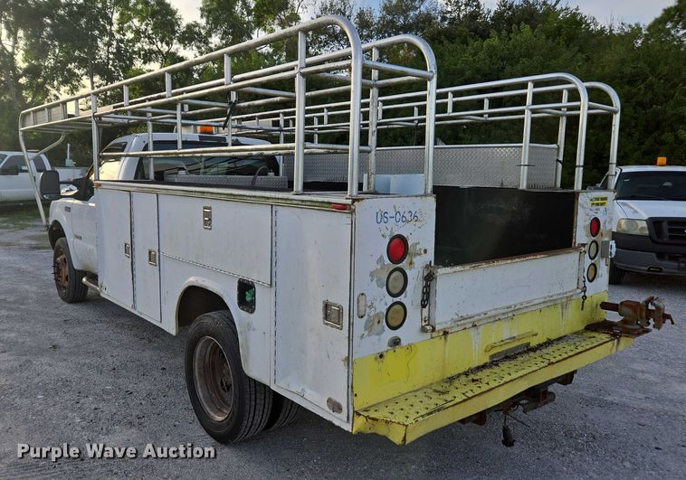 image for item DU2652 2003 Ford F450 Super Duty utility bed pickup truck