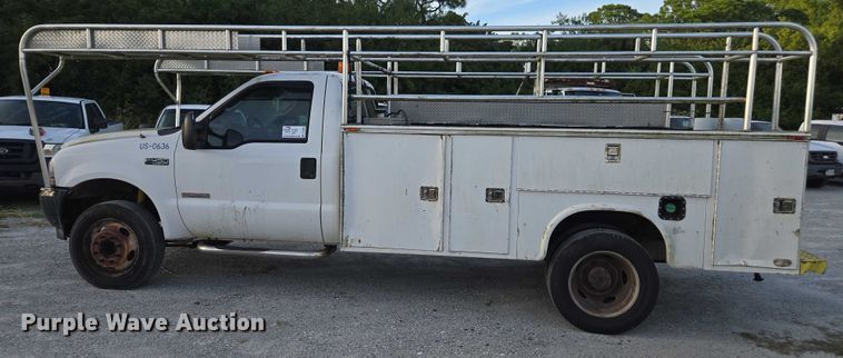image for item DU2652 2003 Ford F450 Super Duty utility bed pickup truck