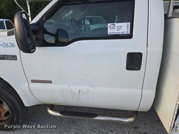 image for item DU2652 2003 Ford F450 Super Duty utility bed pickup truck