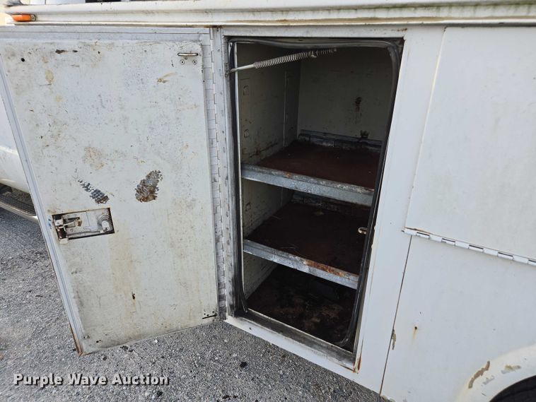 image for item DU2652 2003 Ford F450 Super Duty utility bed pickup truck