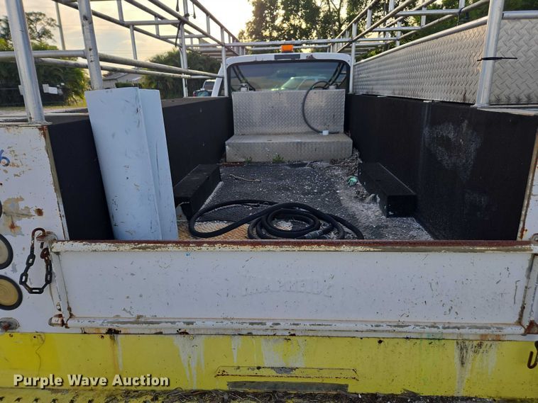 image for item DU2652 2003 Ford F450 Super Duty utility bed pickup truck