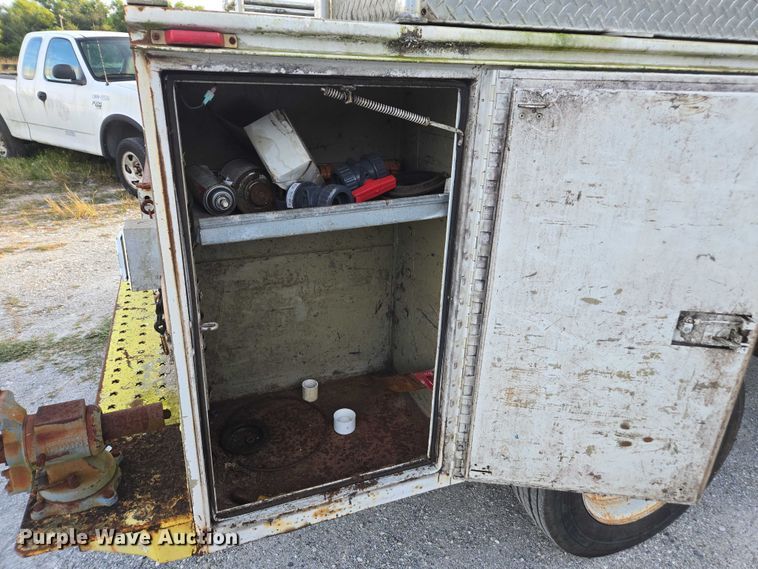 image for item DU2652 2003 Ford F450 Super Duty utility bed pickup truck