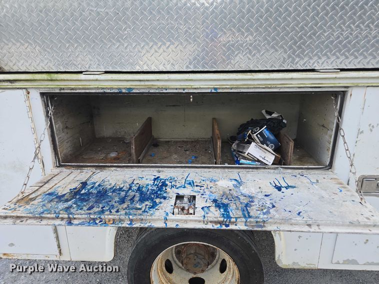 image for item DU2652 2003 Ford F450 Super Duty utility bed pickup truck