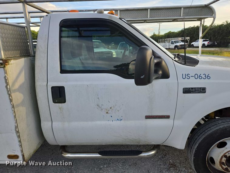 image for item DU2652 2003 Ford F450 Super Duty utility bed pickup truck