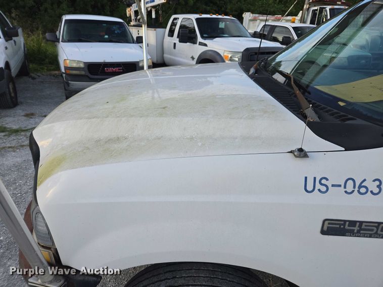 image for item DU2652 2003 Ford F450 Super Duty utility bed pickup truck