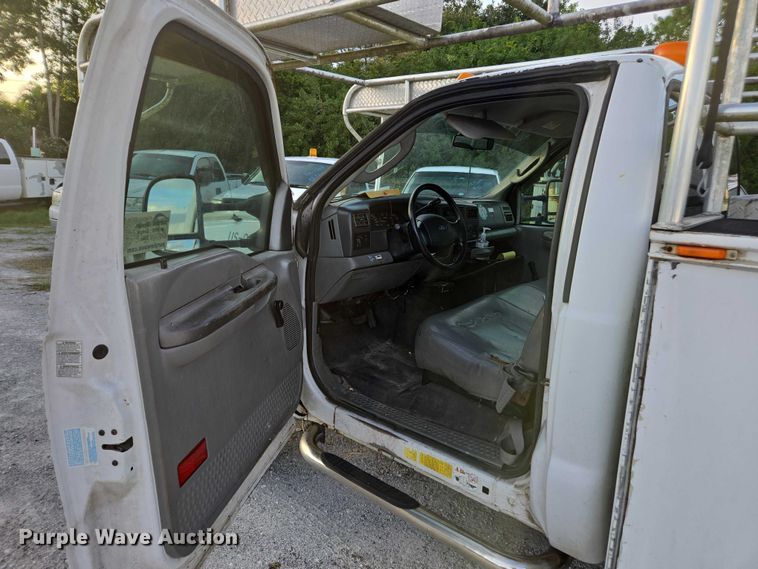 image for item DU2652 2003 Ford F450 Super Duty utility bed pickup truck