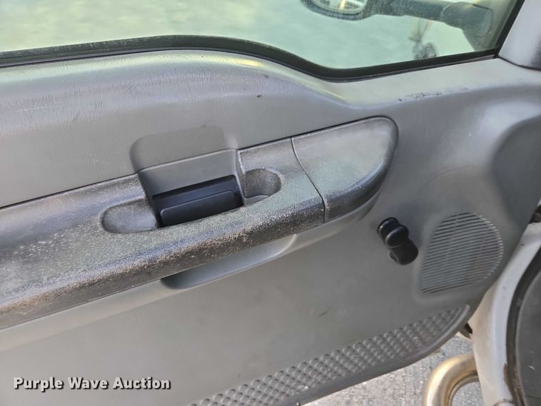 image for item DU2652 2003 Ford F450 Super Duty utility bed pickup truck