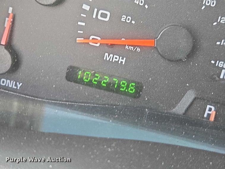 image for item DU2652 2003 Ford F450 Super Duty utility bed pickup truck