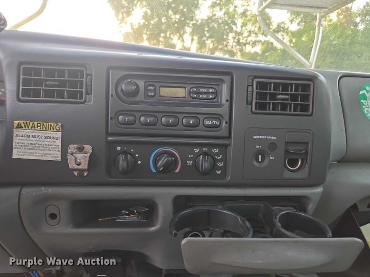 image for item DU2652 2003 Ford F450 Super Duty utility bed pickup truck