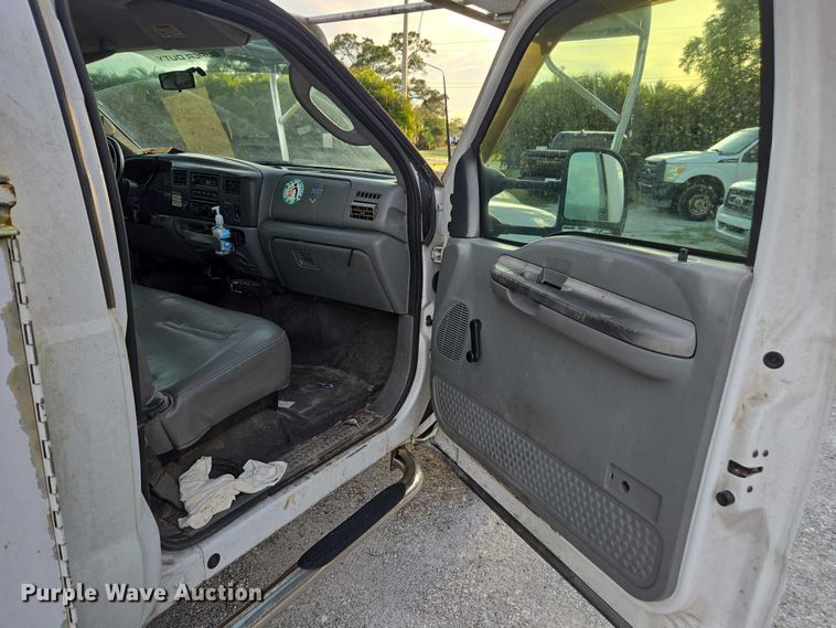 image for item DU2652 2003 Ford F450 Super Duty utility bed pickup truck