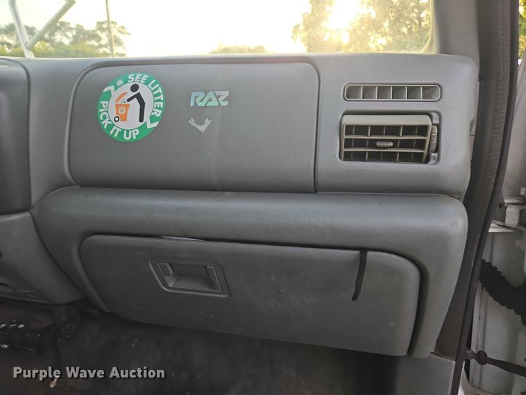 image for item DU2652 2003 Ford F450 Super Duty utility bed pickup truck